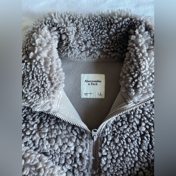 Abercrombie & Fitch Women’s Sherpa Jacket - Picture 3 of 5